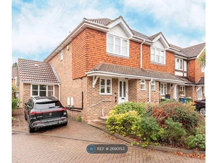 3 Bedroom End Of Terrace House To Rent In Kingfisher Close, Harrow Weald, Harrow, HA3