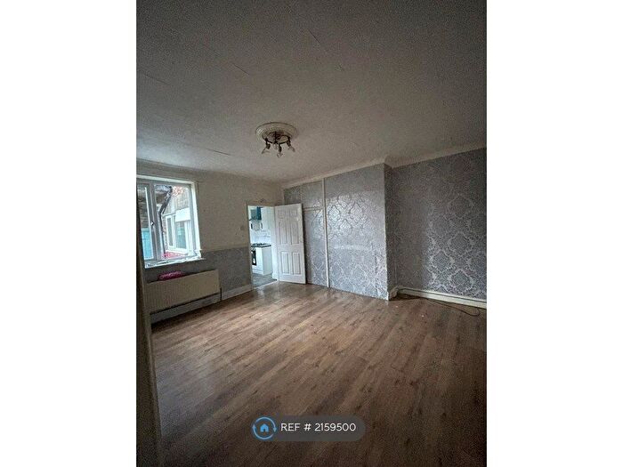 2 Bedroom Flat To Rent In Axbridge Gardens, Newcastle Upon Tyne, NE4