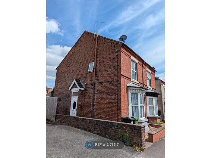 2 Bedroom End Of Terrace House To Rent In Waverley Street, Dudley, DY2