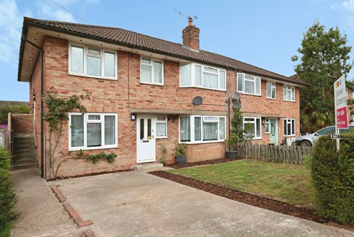 2 Bedroom Maisonette For Sale In Mount Nugent, Chesham, HP5