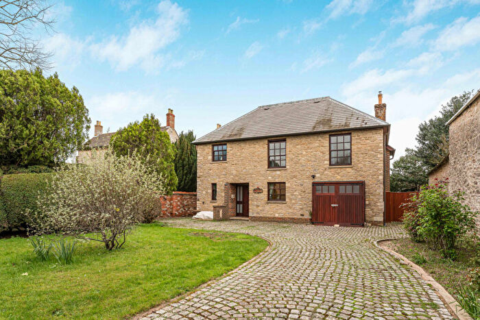 3 Bedroom Detached House For Sale In Foxhill, Kidlington, OX5