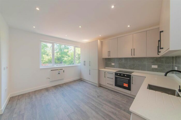 1 Bedroom Flat To Rent In Woodside Avenue, London, N12