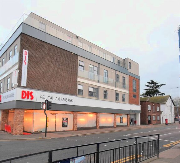 2 Bedroom Flat To Rent In Chichester Road, Southend On Sea, Essex, SS1