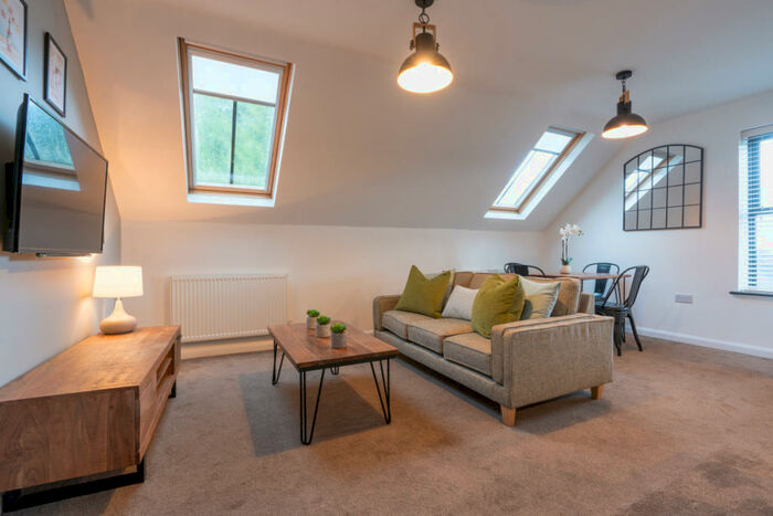 3 Bedroom Flat To Rent In Prince Of Wales Road, Exeter, EX4