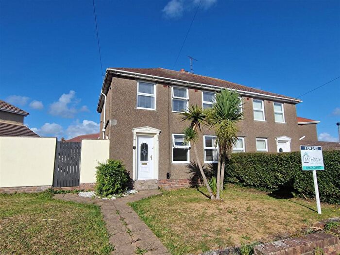 3 Bedroom Semi Detached House For Sale In Woodland Avenue, Porthcawl, CF36