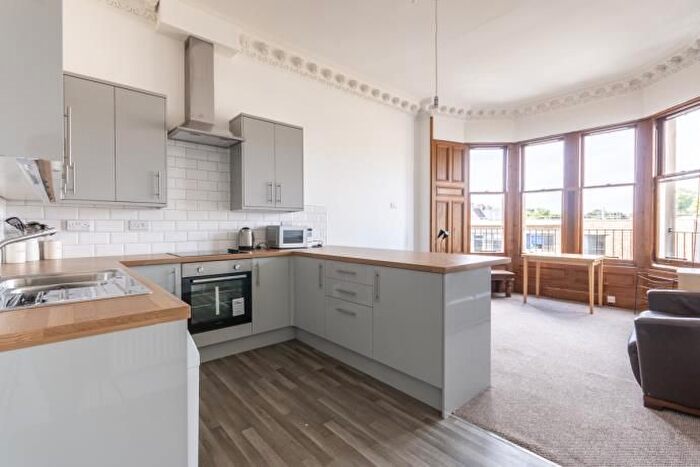 4 Bedroom Flat To Rent In Lauderdale Street, Edinburgh, EH9