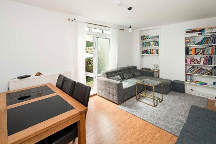 3 Bedroom Flat To Rent In Dorman Way, London, NW8
