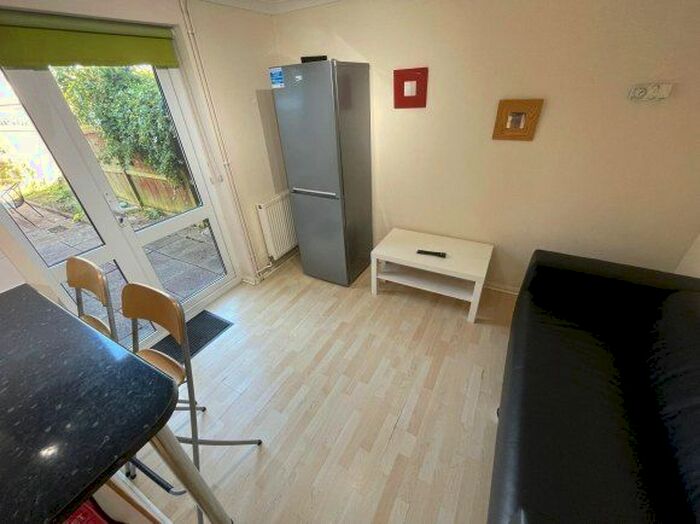 3 Bedroom Terraced House To Rent In Bishops Way, Canterbury, Kent, CT2