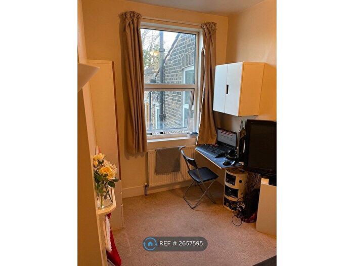 2 Bedroom Flat To Rent In Aldeburgh Street, London, SE10