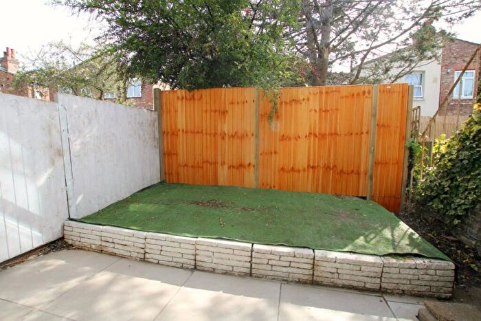 2 Bedroom Maisonette To Rent In Chapter Road, Willesden, NW2