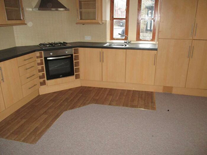 2 Bedroom Maisonette To Rent In Cemetery Road, Barnsley, S70