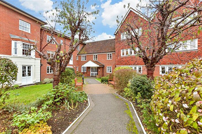1 Bedroom Flat For Sale In Station Road West, Canterbury, Kent, CT2