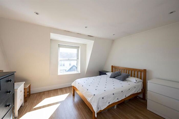 3 Bedroom Property For Sale In Lyham Road, London, SW2