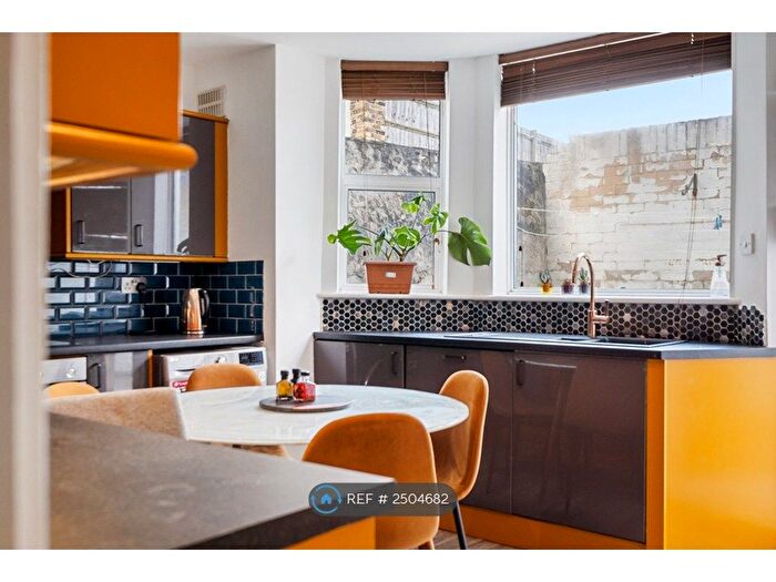 2 Bedroom Flat To Rent In Woolwich, London, SE18