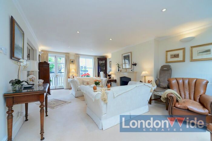 3 Bedroom Mews To Rent In Elnathan Mews, Lilttle Venice, W9