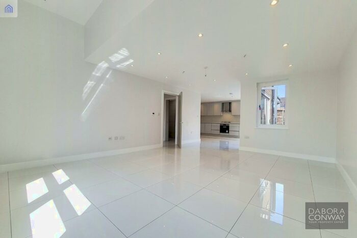 2 Bedroom Maisonette To Rent In Kenmure Road, Hackney, E8