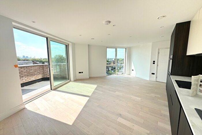 2 Bedroom Flat To Rent In High Road Leyton, London, E10