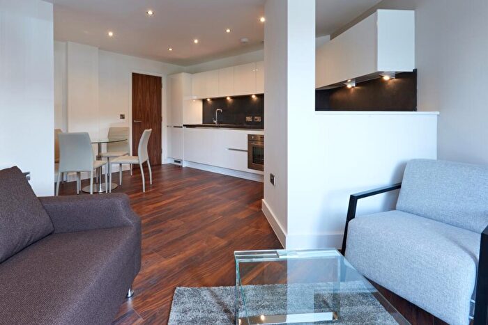 2 Bedroom Town House To Rent In New Bridge Street Salford, M3