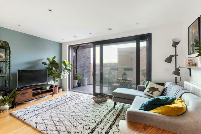 3 Bedroom Apartment To Rent In Dalston Lane, London, E8