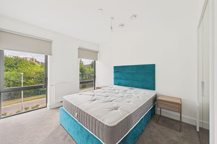 2 Bedroom Flat To Rent In Ascot Road, Watford, WD18
