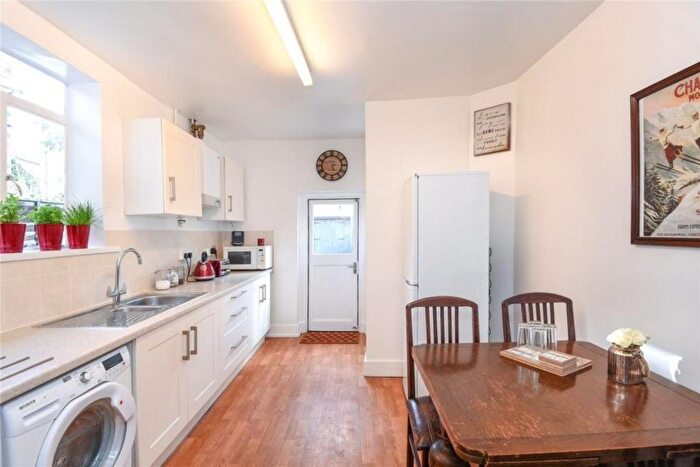 5 Bedroom Town House To Rent In Hermitage Road, Harringay, N4