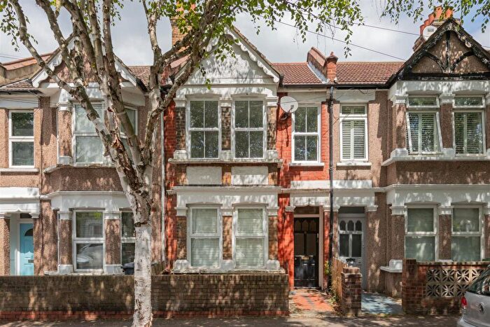 1 Bedroom Apartment To Rent In Waverley Road, Walthamstow, E17