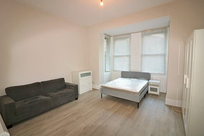 Studio To Rent In Grange Park, London, W5