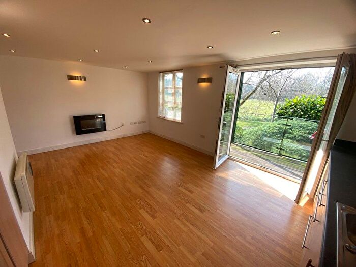 2 Bedroom Flat To Rent In Roker Lane, Pudsey, LS28