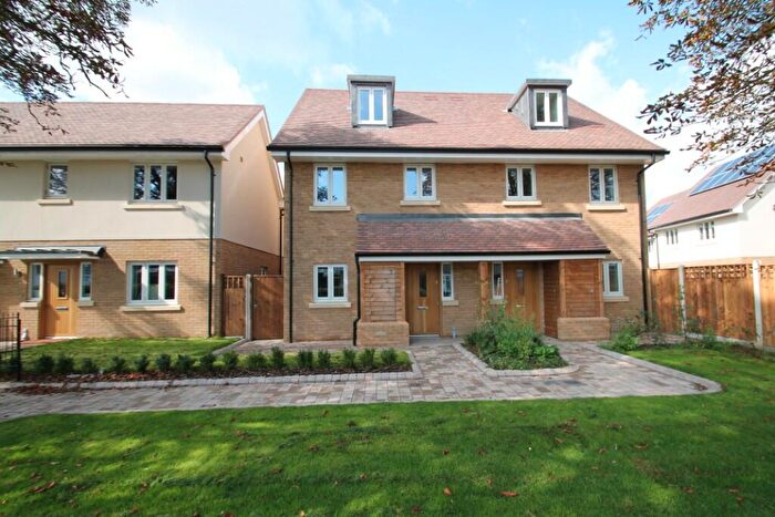 3 Bedroom Semi-Detached House To Rent In Frampton Close, Ilford, London, IG6