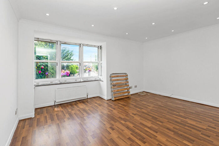 2 Bedroom Flat To Rent In Bridge Street, Colnbrook, Slough, SL3