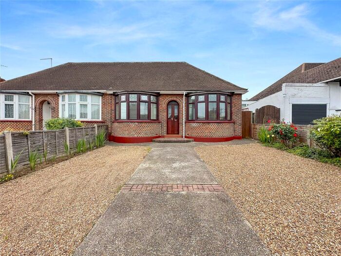 2 Bedroom Bungalow For Sale In Begonia Avenue, Gillingham, Kent, ME8