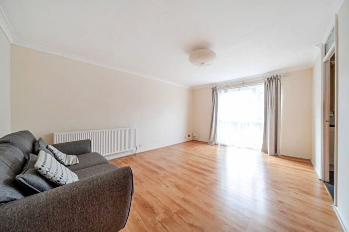 2 Bedroom Flat For Sale In Ravensmede Way, Chiswick, London, W4