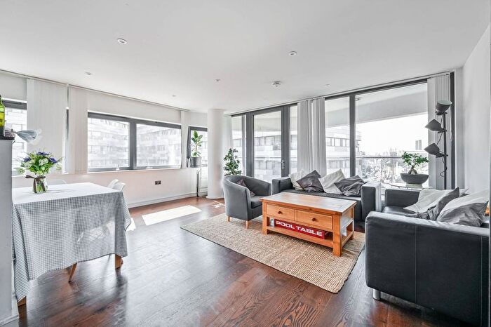 3 Bedroom Flat For Sale In Lambarde Square, Greenwich, London, SE10