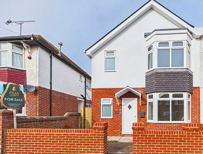 3 Bedroom Semi-Detached House For Sale In Ethelwulf Road, Worthing, BN14