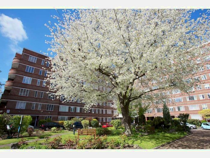 Studio To Rent In Balham High Road, London, SW17