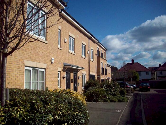 2 Bedroom Flat To Rent In Herbert Place, Isleworth TW7