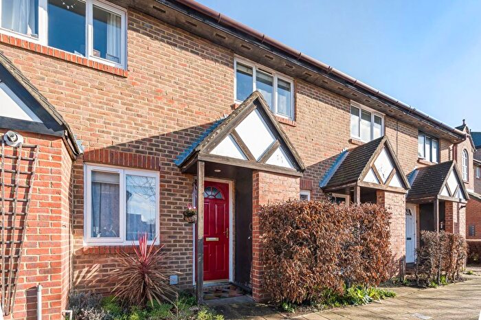 2 Bedroom Terraced House For Sale In Peartree Avenue, Earlsfield, London, SW17