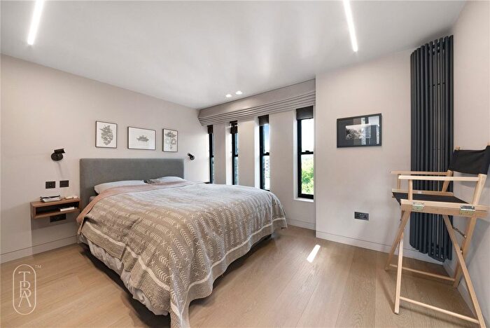 1 Bedroom Flat To Rent In Hoxton Square, London, N1