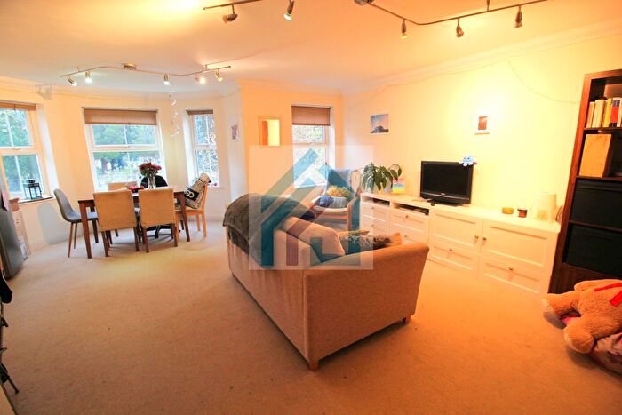 3 Bedroom Flat To Rent In Charminster Road, Bournemouth, BH8