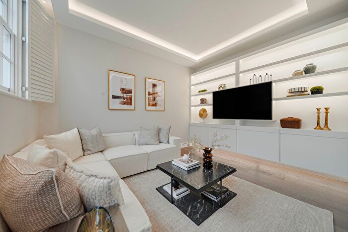 3 Bedroom Mews To Rent In Pavilion Road, London, SW1X