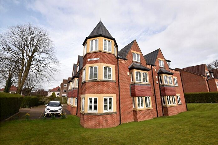 2 Bedroom Apartment To Rent In Lime Tree Lodge, Street Lane, Moortown, Leeds, LS17