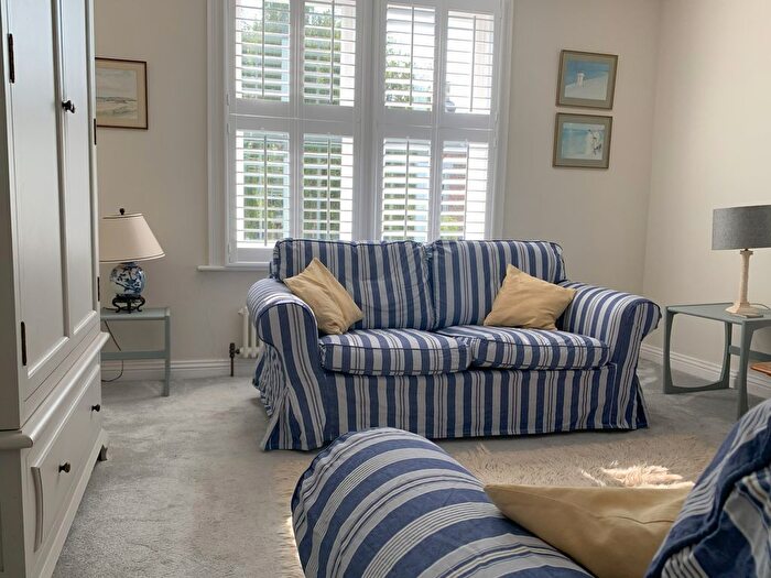 2 Bedroom Flat To Rent In Gloucester Road, Richmond, TW9