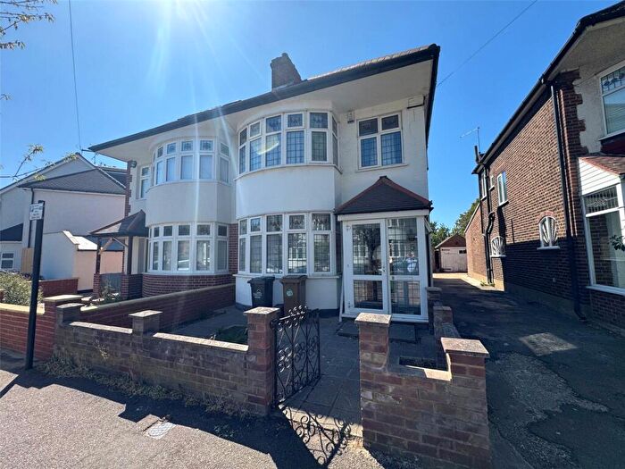 3 Bedroom Semi Detached House For Sale In The Risings, Walthamstow, E17