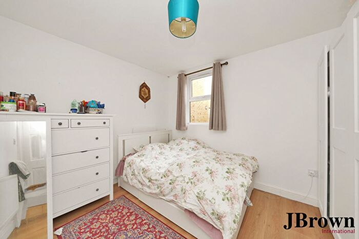 1 Bedroom Flat For Sale In Eastern Road, Romford, Essex, RM1