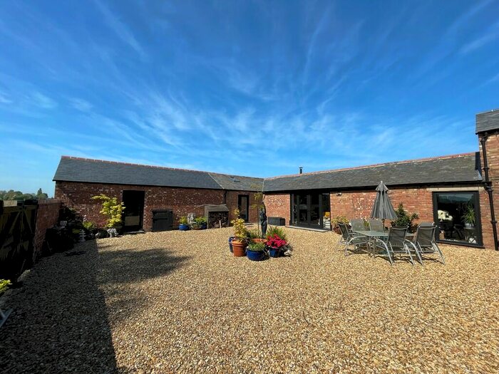 3 Bedroom Barn Conversion For Sale In Guys Head Road, Sutton Bridge, PE12