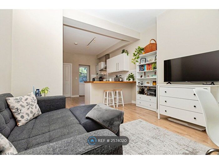 1 Bedroom Flat To Rent In Brook Drive, London, SE11