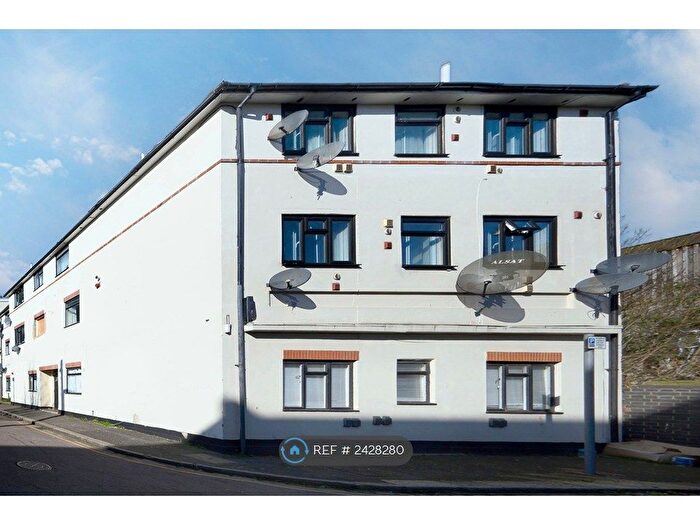 2 Bedroom Flat To Rent In Claremont Close, London, E16