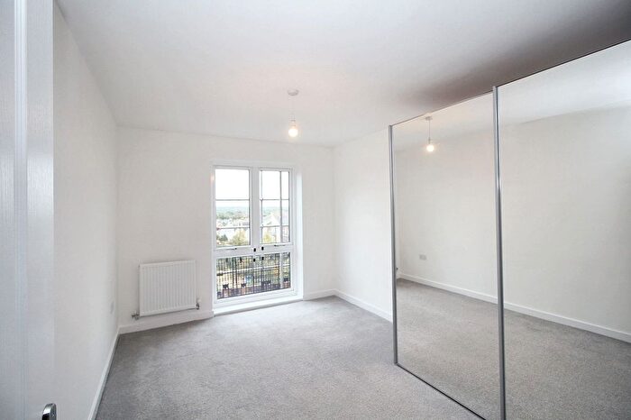 2 Bedroom Flat For Sale In Sir John Fogge Avenue, Ashford, TN23