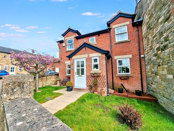 4 Bedroom Semi Detached House For Sale In Village Farm, Walbottle, NE15