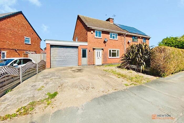 3 Bedroom Semi-Detached House For Sale In Bradgate Avenue, Thurmaston, LE4